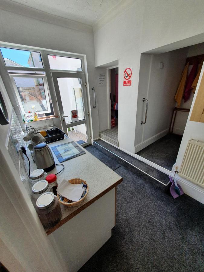 Barbie House ,Opposite The Beach & Paignton Pier , 2 Bedroom Apartment With Private Car Space & Garden , Free Access Next Door To The Stunning Ballet & Make Up School & A Beautiful Ladys Beauty Salon (Adults Only) Экстерьер фото