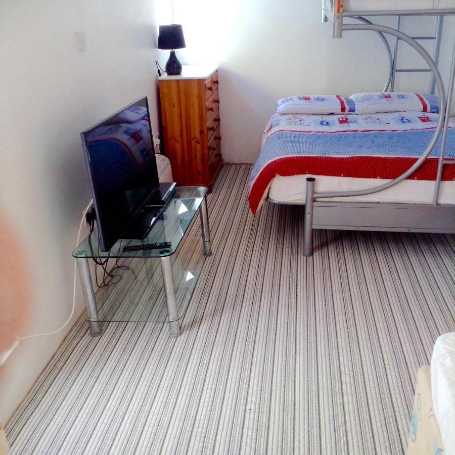 Barbie House ,Opposite The Beach & Paignton Pier , 2 Bedroom Apartment With Private Car Space & Garden , Free Access Next Door To The Stunning Ballet & Make Up School & A Beautiful Ladys Beauty Salon (Adults Only) Экстерьер фото